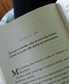 "Bóg nigdy nie mruga. 50 lekcji na trudniejsze chwile w życiu." Regina Brett
Słyszałam o niej bardzo wiele recenzji - pozytwnych. W najbliższym czasie  zamierzam ją pr...