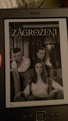 nr 25 " Nocna szkoła - zagrożeni "
...jest 22.50 i właśnie skończyłam kolejna część niesamowitej książki...uwielbiam...