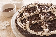 Pyszny i zdrowy tort owocowo-jogurtowy