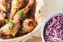 Udka z kurczaka po chińsku z surówką coleslaw