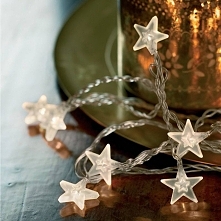 Świecący łańcuch z oferty renomowanej marki Sirius.

Produkt idealnie sprawdzi się do ozdobienia choinki czy okien na święta.

Można również je wykorzystać do ozdobienia pokoju ...