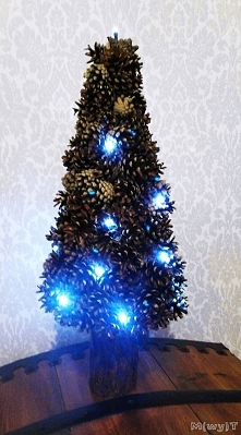 CHOINKA Z SOSNOWYCH SZYSZEK...