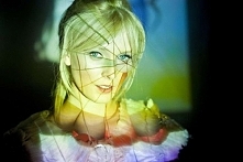 13.

Mela Koteluk. a kobieta ma niesamowity i hipnotyzujący głos, Ta każdy koncert jest całkowicie magiczny. :##