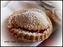 kruche babeczki z budyniem i owocami