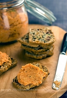 Pasta z fasolki, tofu i papryki