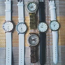 Nowe zegarki. Ceny różne,  zależy od modelu.  

e mail : lolita.butik@tlen.pl