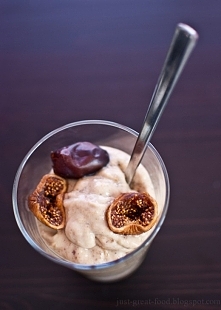 Jogurt daktylowo-figowo-waniliowy