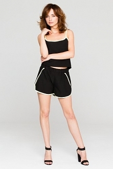 Czarne krótkie spodenki z lamówką