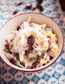 surówka z selera i rodzynek