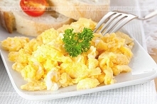 Jajecznica z parmezanem