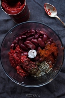 Kryzysowa pasta z czerwonej fasoli