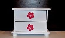 Komódka - kwiatki wykonana własnoręcznie od podstaw.