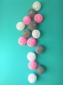 Lampy ze sznurka cotton balls handmade.
Linki w komentarzu :)