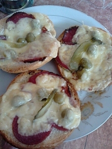 salami+oliwki+ser+ ogórek kiszony  ;p