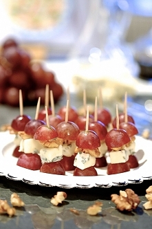 Koreczki z winogron i gorgonzoli