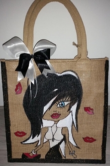 Midi ekologiczna torba o wymiarach : 
 30 x 30 x 19 cm.
 Dodatki: biżuteria- cyrkonie
 Cena : 50 zl