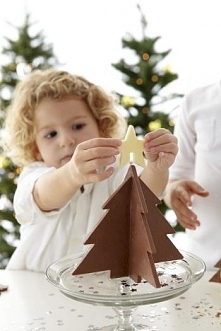 Silikonowa forma do przygotowania czekoladowych choinek - Lekue