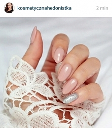 uwielbiam jej paznokcie
