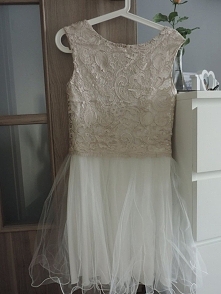 piekna tiulowa sukienka..