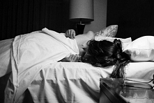 "Obserwowanie śpiącej ukochanej należy do wielu cudów tego świata: bez jej wzroku i świadomości przez słodką chwilę masz dostęp do jej duszy - bezbronna jest wówczas całkow...