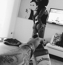 "I należysz do mnie , choć to nie kwestia posiadania."