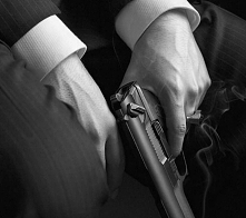 "Dziecinko, mi na niczym nie zależy, wiesz. Na niczym. Oprócz Ciebie. Muszę Cię widzieć. Muszę patrzeć na Ciebie. Muszę słyszeć Twój głos. Muszę i nic mnie więcej nie obcho...