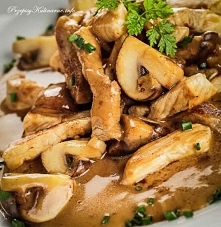 Pierś z kurczaka z pieczarkami