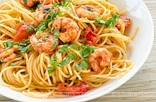Spaghetti z papryką i krewetkami