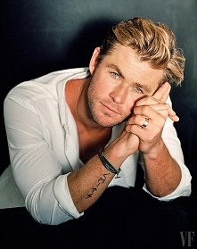 Chris Hemsworth pozuje dla "Vanity Fair"
