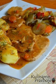 Schab 15 plastrów (ok.1kg)
Cebula 2 duże sztuki
Por 1 średnia sztuka
Lubczyk ok. 2 łyżeczki
Majeranek ok. 2 łyżeczki
Bulion mięsny 600ml
Woda ok. 100ml
Marchew 3 duże sztuki
Pie...