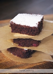 CIASTO CZEKOLADOWE Z WIŚNIAMI CHOCOLATE CAKE WITH CHERRIES