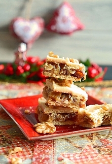 Krajanka kokosowo-daktylowa bez pieczenia

 Składniki

25 herbatników
3/4 szklanki cukru trzcinowego demerara (można zastąpić białym zmniejszając ilość do 2/3 szklanki)
1/2 szkl...