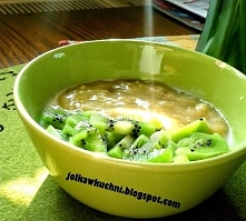 Owsianka z kiwi i musem bananowym