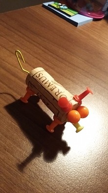 Taki se cuś z korka od wina.