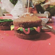 burger cupcake <3