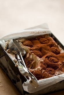 Lody są naprawdę - choć rzadko używam tego słowa - wypasione! Z każdym kawałkiem będziecie się rozpływać z rozkoszy. Połączenie tiramisu i Amaretto to kombinacja 'made in h...