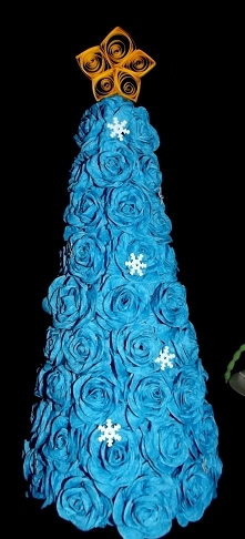 Choinka wykonana z krepiny....