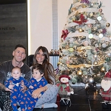 Leo Messi z partnerką Antonellą Roccuzzo i synami Mateo oraz Thiago *.* Uroczo, świątecznie i rodzinnie <3