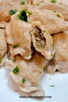 Orkiszowe pierogi z kapustą i grzybami. Dla tych na diecie i tych co lubią jeść zdrowo!