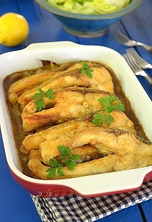 Pieczony karp na piwno-cebulowym sosie z piernikową nutką