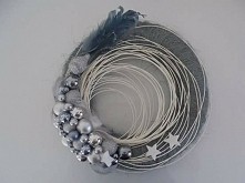 Srebrny bombkowy wianek.
Zapraszam na facebooka:
DziedzickaDekoracje