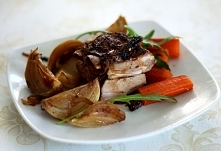 mostek cielęcy pieczony z warzywami