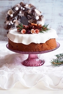 KLIK W ZDJ. i zobacz przepis na: Proste ciasto owocowe na święta, z rumem. Smakuje jak wilgotny piernik! Rozpływa się w ustach.