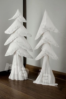 Ręcznie wyrzeźbione choinki...