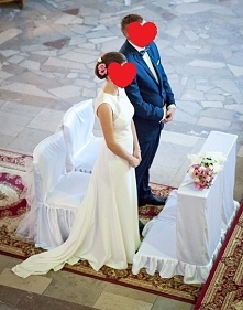 Sprzedam suknię ślubną projektu ANNY KARY z kolekcji 2015 AMBER. 
Materiał : krepon
koronka: bawełna
Kolor śmietankowy
Stan sukni: idealny
Cena katalogowa sukni to 3.900,00 zł. ...