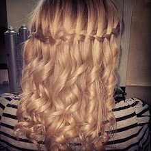 wodospad i loki 
szaleństwo na włosach