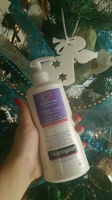 Widzialam reklame tej neutrogeny jeszcze we francji i postanowiłam, że będzie moja :-D wczoraj kupiona i wczoraj po kąpieli pierwszy raz wypróbowana :-D po pierwszym zastosowani...