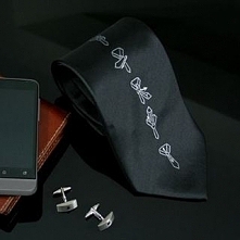 Szukasz praktycznego prezentu ? Polecamy krawat z instrukcją wiązania :)