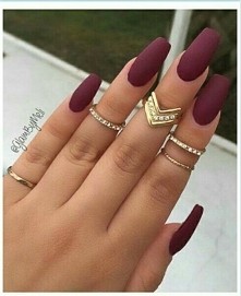 Zakochałam się w tym kolorze <3 trochę bordowy, trochę wiśniowy <3 piękny! <3