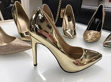 Złote metaliczne imprezowe szpilki Na SPRZEDAŻ rozmiary 36-40 Cena 79 złoty plus kw 15 zł SERDECZNIE ZAPRASZAM